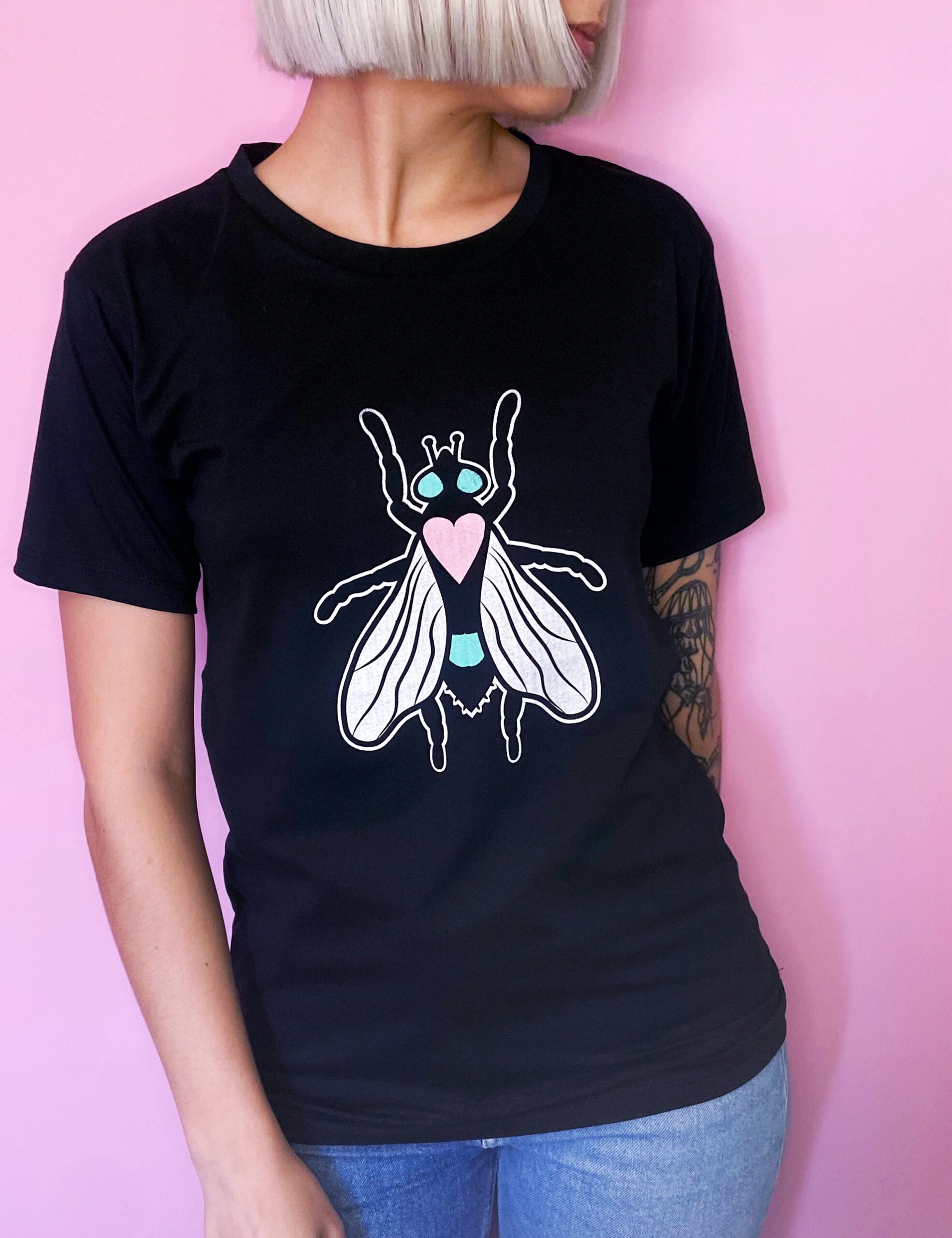 camiseta basica logo mosca